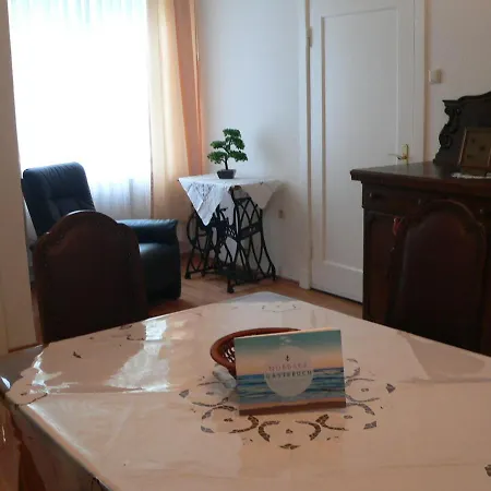 Zum Gruenen Holz Apartman