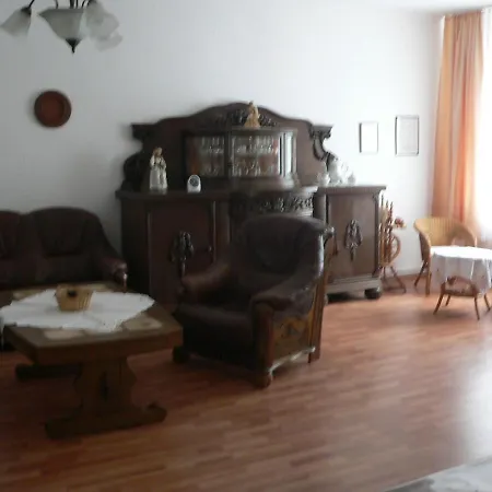 Zum Gruenen Holz Apartman *